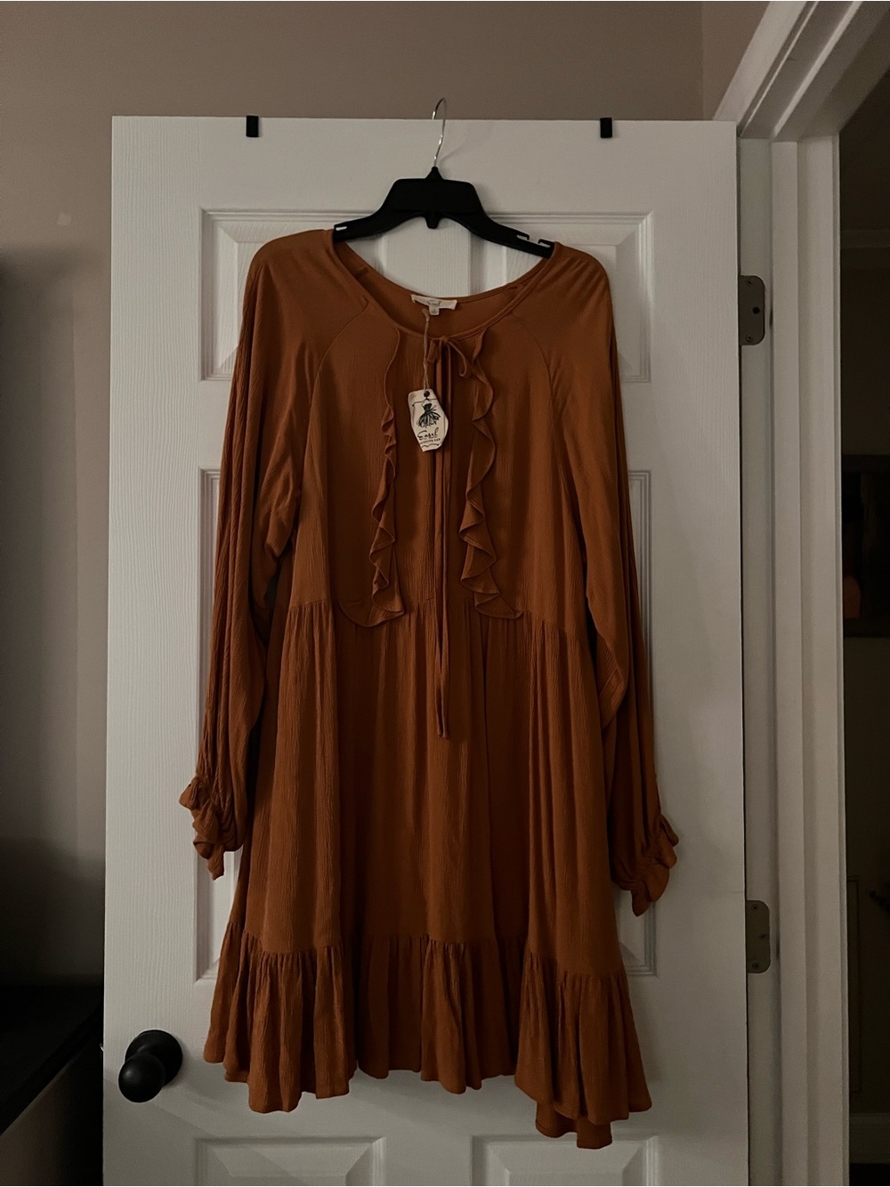 easel Ruffle-Tier Long Sleeve Dress in Rust